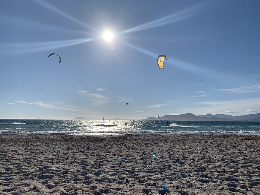 Prudence lors de votre pratiques de sports et loisirs nautiques © Marianne Cossin Loisirs et sports nautiques : planche à voile et kitesurf